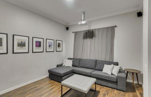 Spacious and Luxury Home w Cinema Room and Pool - Foto 15