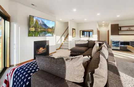 3BR+Loft Modern Mountain Retreat w Hot Tub - Foto 6