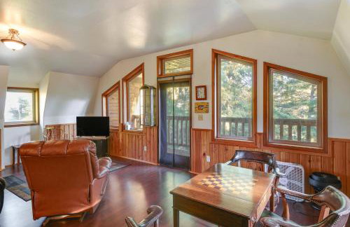 Forested Coffman Cove Cabin with Wood-Burning Stove! - Foto 13