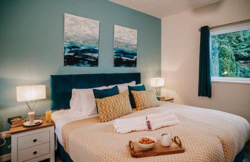 Spacious 4-bed Ample Parking Fast WiFi Contractor Family Friendly - Photo 16