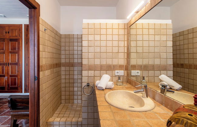 San Josep 6-bed Villa, Sleeps 14, Pool & Sea View - Photo 18