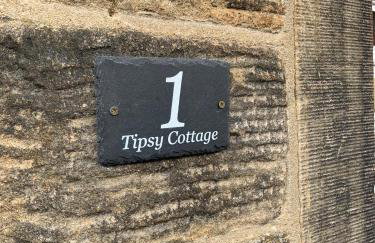 Tipsy Cottage Charming 2 bedroom home. - Photo 3