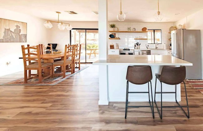 Cozy Rustic Home Minutes to Joshua Tree Nat l Park - Photo 10