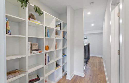 Welcome to The Lux Collective a Spacious 5-Bedroom House close to Stadiums, Universities, Center City & more! - Foto 8