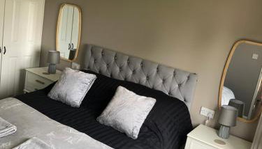 Spacious Lodge With Hot Tub - Foto 2