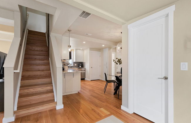 Bright and Stylish Home Great Central Location! - Foto 23