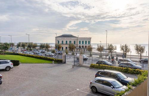 Livorno Modern Studio 110 meters from Bagni Pancaldi! - Foto 1