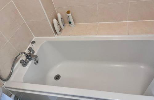 Abbey Wood Serviced Apartment 3BRH Free Wi-Fi Parking Tea and Coffee - Photo 9