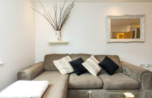 Direct Tube Links to Central London , Walk to Station one bedroom flat in Greater London, ID required - Foto 18