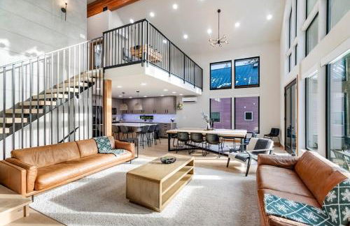 LUXE Hyak Retreat with Sauna, Hot Tub, Game Room, 6BR - Foto 26