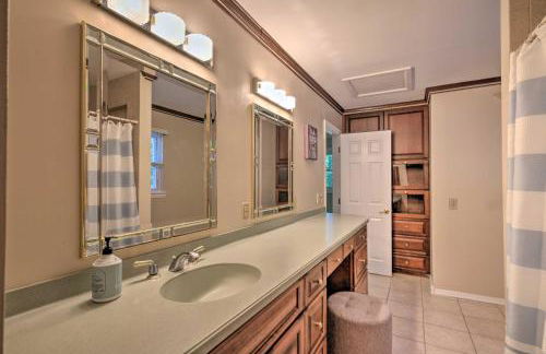 Coastal Edgewater Home with Private Hot Tub! - Foto 30