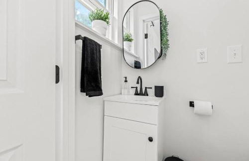 Walk to Depot Town, King Bed - Foto 13