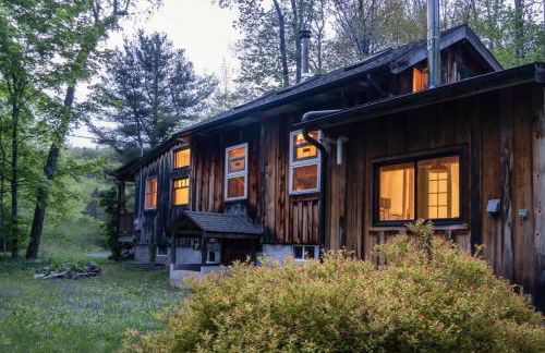 Chic Catskills Cabin with Hot Tub and Fire Pit - Foto 41