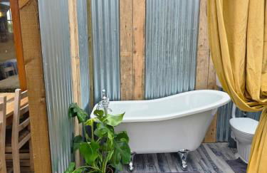 Miss Francis Horse Wagon Sleeps up to 5 - Foto 32