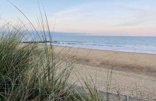 Bromholme Cottage Bacton - Sleeps 10, hot tub, close to beach - Photo 24