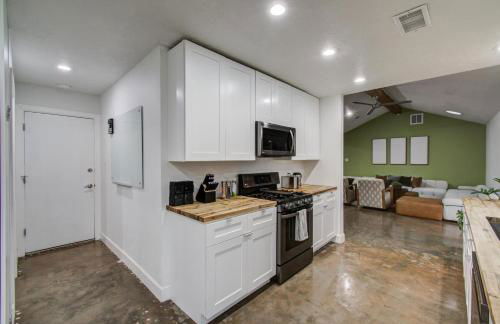 Rustic Modern Escape - 4BD-2BA with Pool & Patio - Foto 12