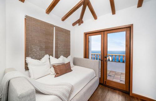 10-Star Property! Premium Ocean Views, Immaculate Corner Condo with Fireplace, New Golf Cart - Foto 11