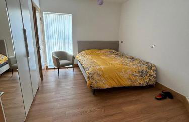 Exquisite Riverside Living in a Stunning Flat - Foto 2