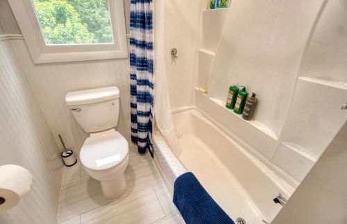 Catskills Getaway 3BR Retreat with Media Room, Near Casino, Bethel Woods and More - Foto 40