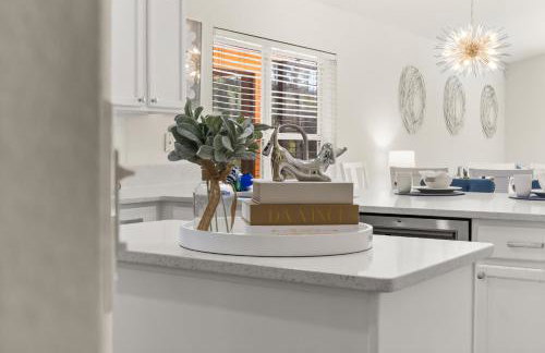 654- Newly Renovated Fabulous 4-Bedroom Pool Home in Watersong Resort, Game Room, Theater Room and More - Foto 12