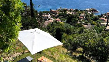 Bohème Beach Villa with seaview & private garden, Antheor - Foto 4, Garden, sunbed