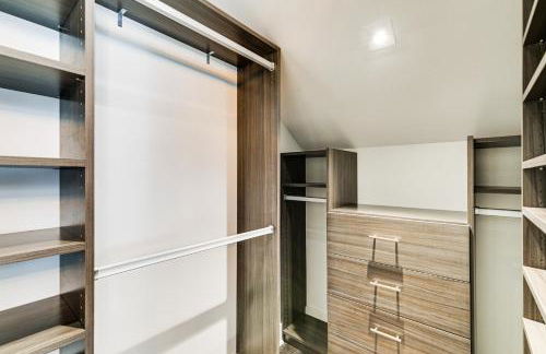 Stylish Omaha Home with Balcony - 2 Mi to Downtown! - Foto 18