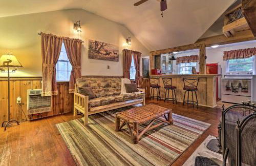 Cabin with Trails and Creek! 23 Mi to Camelback Slopes - Foto 4