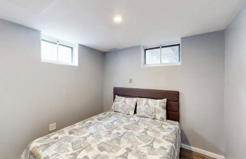 2 Mi to Beach! Hot Tub Haven in Michigan City - Foto 32