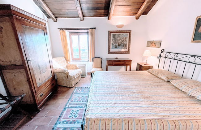 Vicolo - Sleeps 5 With air Con, Wifi, Balcony for Dining and Pool - Photo 5