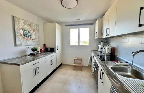 Stunning apartment with pool, golf and lake views - Foto 18