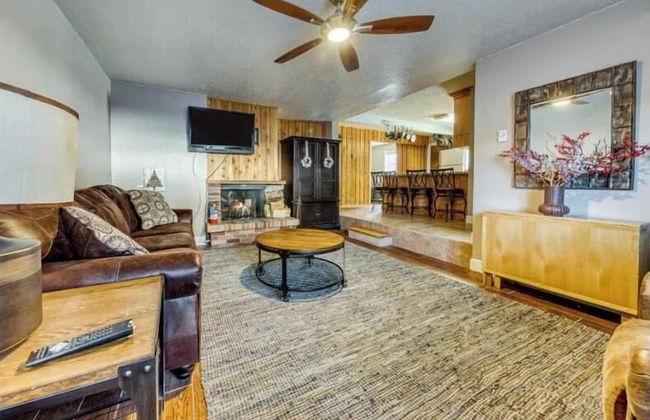 Spacious 2BR, 2BA for 6- Kristi - Photo 7