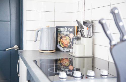 Stylish Home, hosted by ESONGRACE Stays, Stoke-on-Trent - Perfect for Families - Contractors - Holiday makers - Emergency Housing - Professionals, Relocators - Foto 23