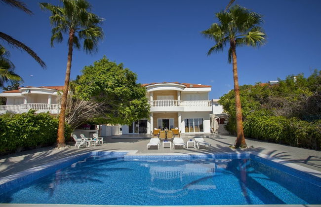 Sunset Beachfront Villa Meneou - Foto 14