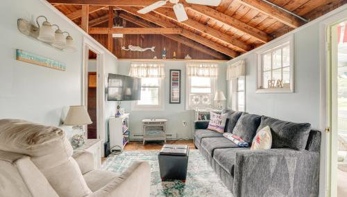 Rockport Cottage with Patio - Steps to Beach! - Foto 1