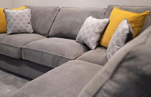 The Hideaway with Cosy Fireplace by LetMeStay - Foto 3