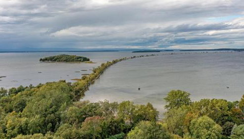 Cozy Colchester Cabin near Lake by RedAwning - Foto 2