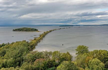Cozy Colchester Cabin near Lake by RedAwning - Foto 2