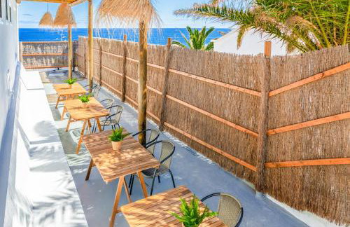 Boutique Beach Villa by Lanzarote Retreats - Private Pool - 1 min walk to Sea Pool - Photo 4