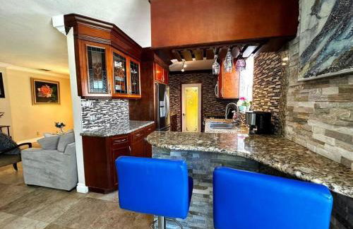 Luxury Waterfront Home, With Private Hot Tub, Hallandale Beach, Casinos, Shops - Foto 8