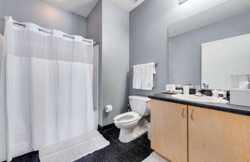 West Loop - City Views With In & Out Parking 1 - Photo 26