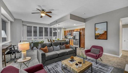 HUGE Panoramic SkySuite w/ Downtown VIEWS: Gym - Foto 2