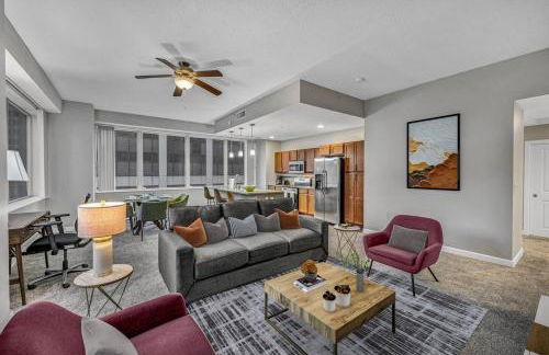 HUGE Panoramic SkySuite w/ Downtown VIEWS: Gym - Photo 2