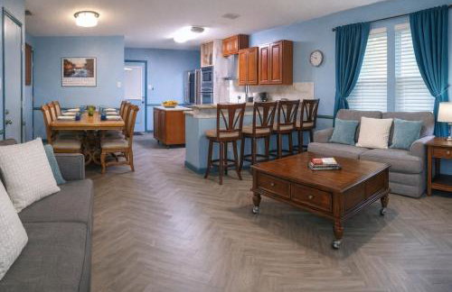 4BR Retreat with Game Room & Massage Chair - Sleeps 12 - 2 Kings - Step-Free - XL Private Patio - Foto 14