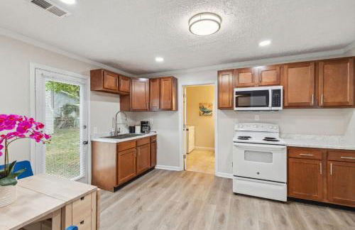 Elm Two Bedroom House in Historic Loveland - Photo 5