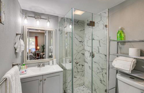 Anaheim Studio with Fireplace 14 Mi to Disneyland! - Foto 2