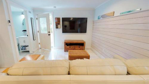 Romantic Secret Garden - Marble Floors & Bath DT Just 2 Blocks Beach Only 3 Miles - Foto 3