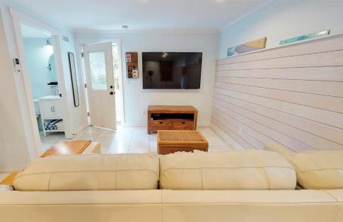 Romantic Secret Garden - Marble Floors & Bath DT Just 2 Blocks Beach Only 3 Miles - Foto 3