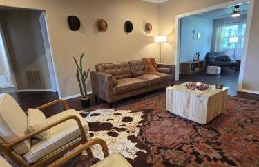 4 bedroom pet friendly grill under 5 min to airport and Choctaw Casino - Foto 25