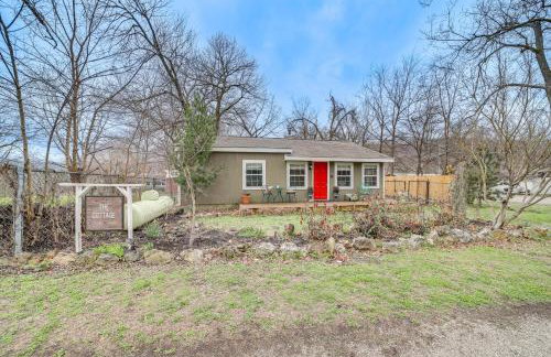 Historic Cabin with Yard 1 Mi to Lake Spavinaw! - Foto 28