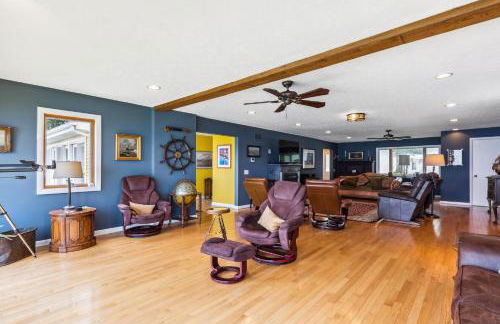 Sunset Haven - Lakeside Retreat in GOTL - Foto 14